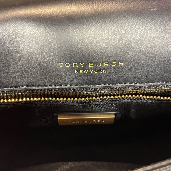 Tory Burch Black Willa Quilted Shoulder Bag - Picture 6 of 6